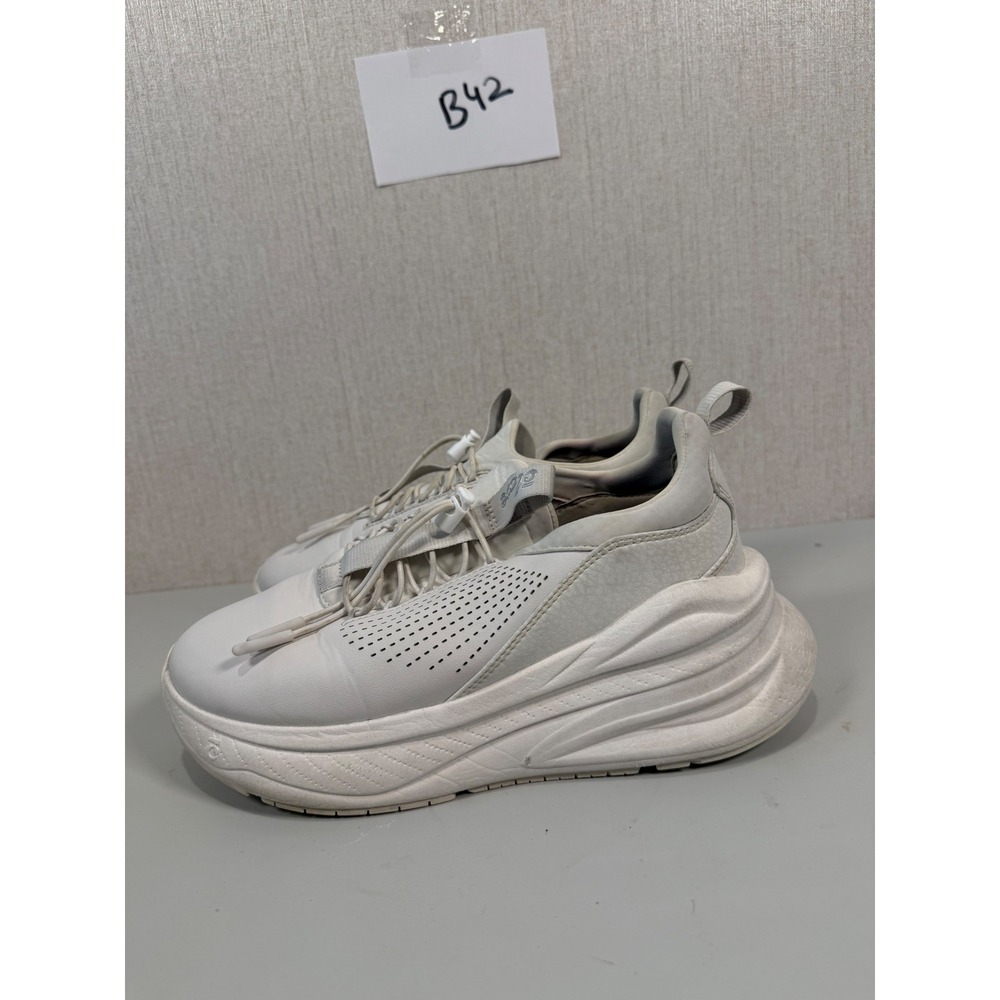 clove Classic Sneaker Brilliant White women's size 8